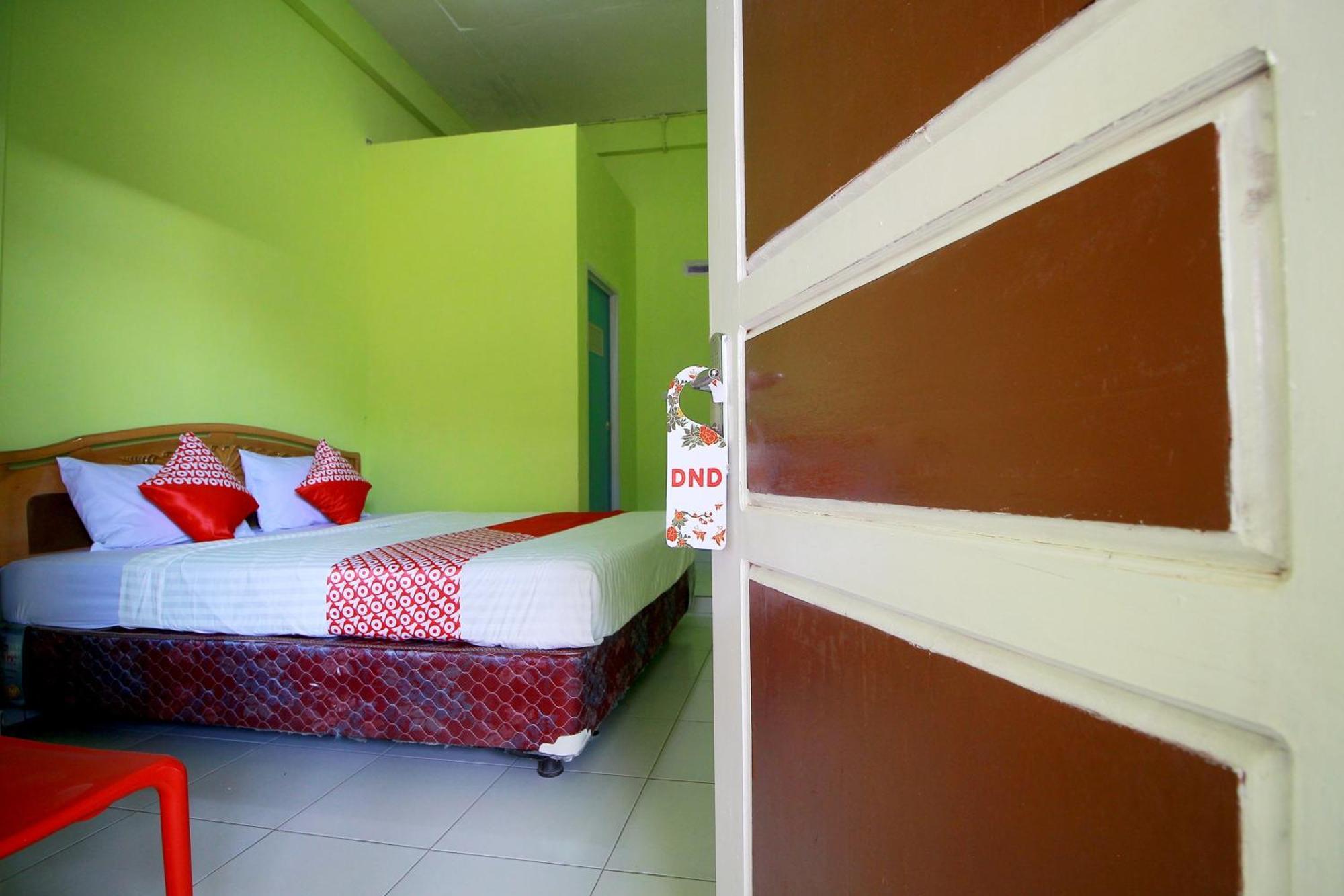 Oyo 2585 Sherren Guest House Lubuklinggau Екстериор снимка