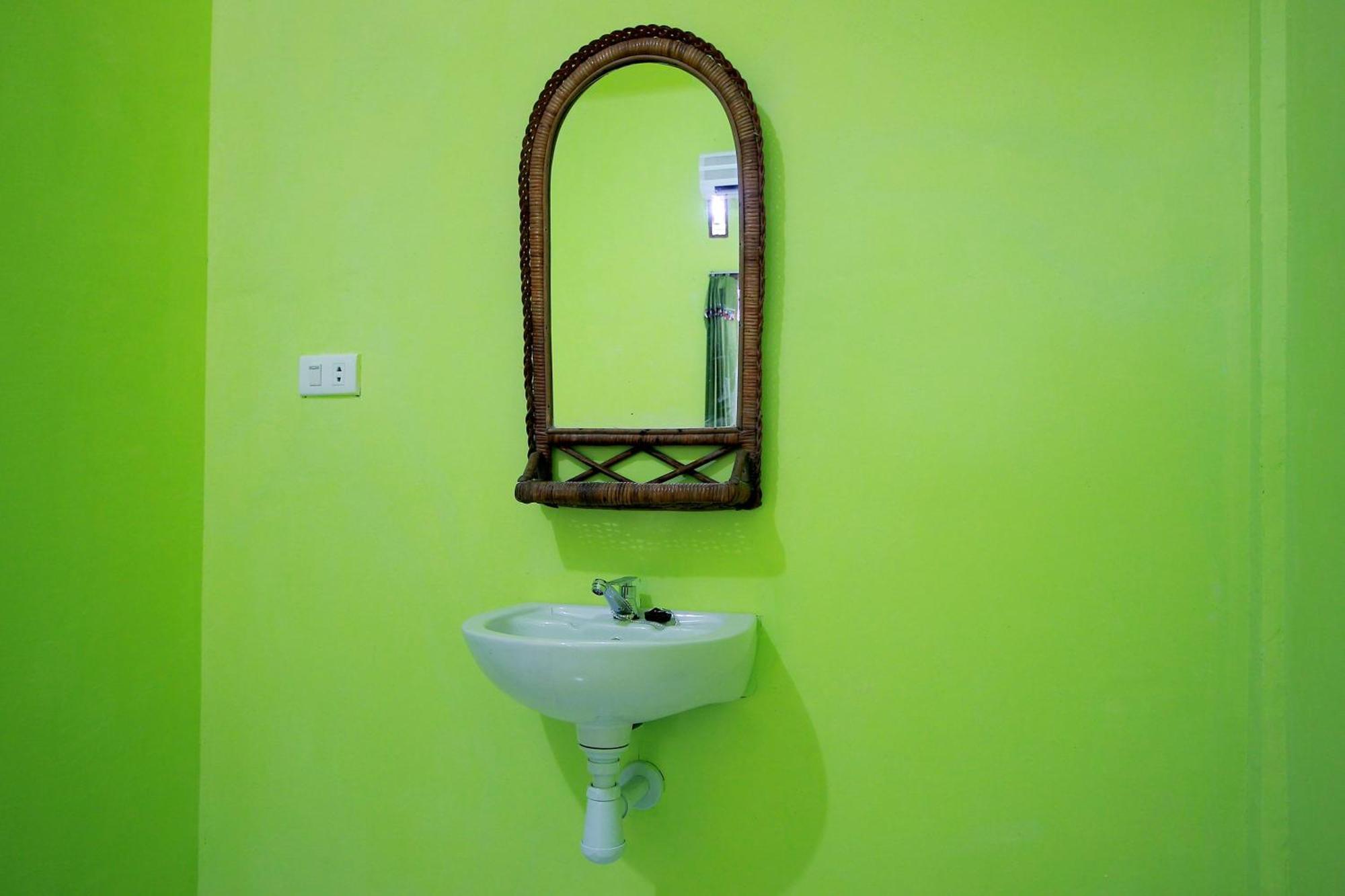 Oyo 2585 Sherren Guest House Lubuklinggau Екстериор снимка
