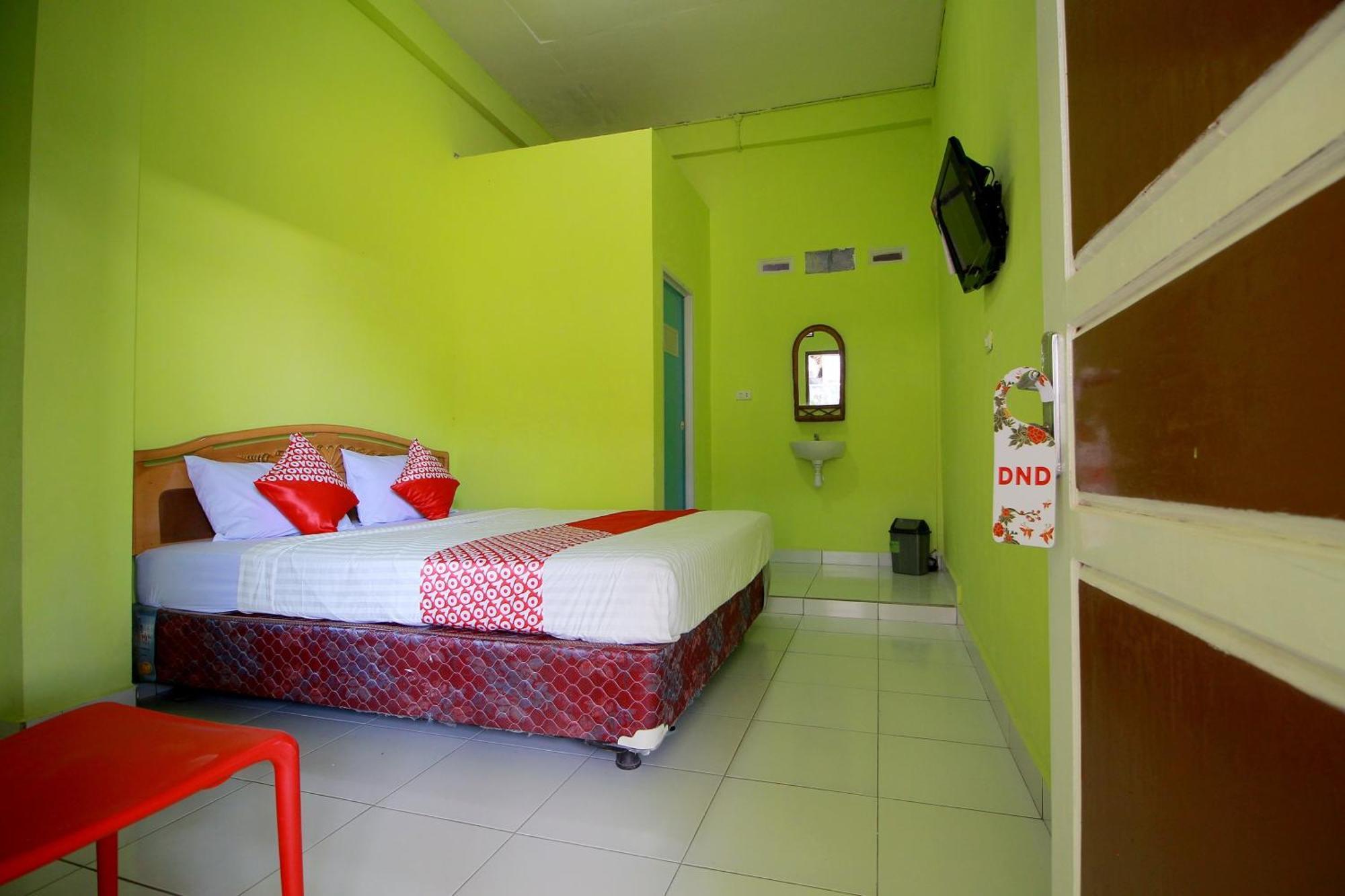 Oyo 2585 Sherren Guest House Lubuklinggau Екстериор снимка