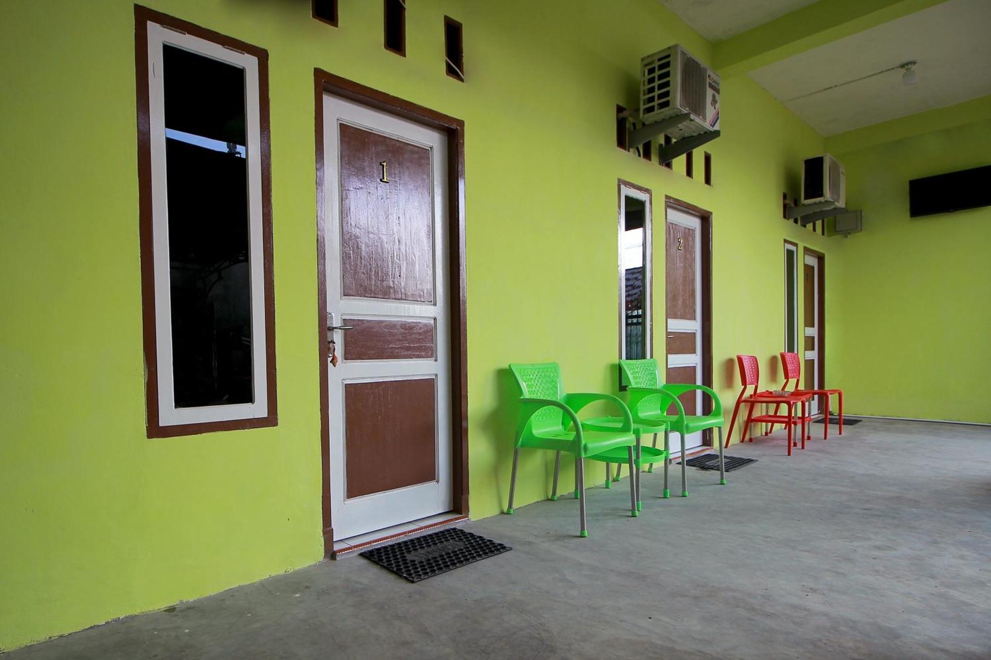 Oyo 2585 Sherren Guest House Lubuklinggau Екстериор снимка