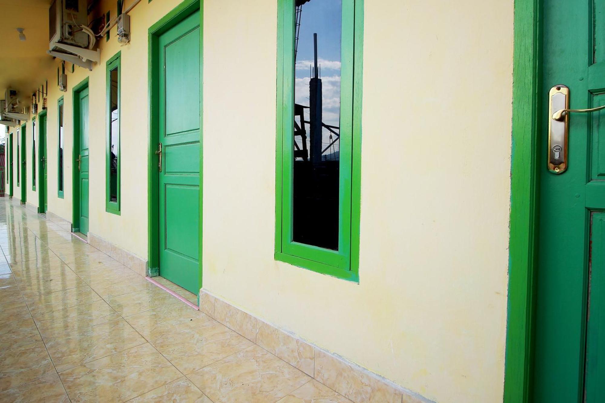 Oyo 2585 Sherren Guest House Lubuklinggau Екстериор снимка