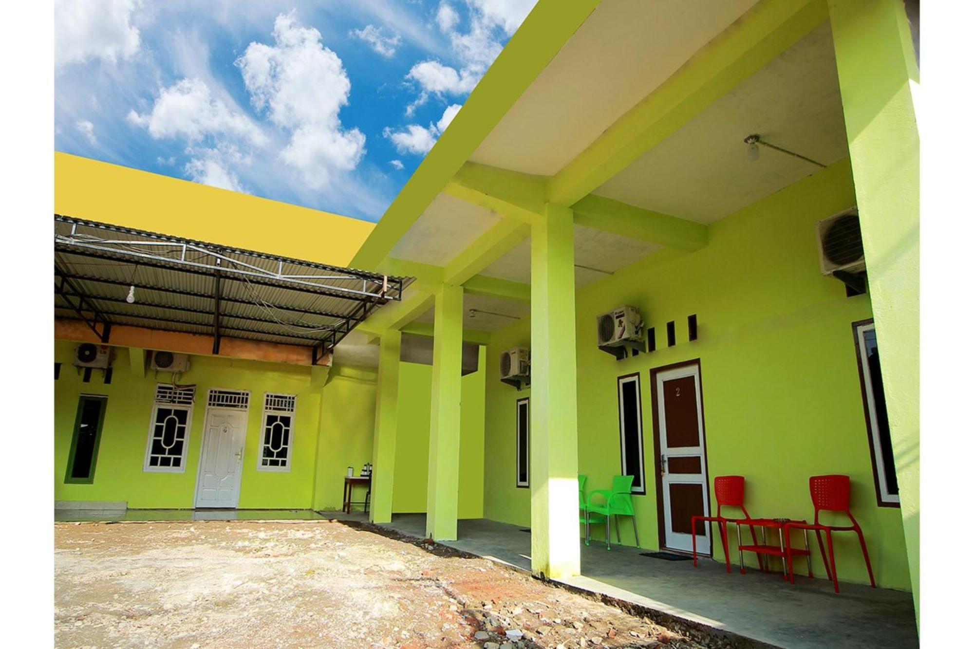 Oyo 2585 Sherren Guest House Lubuklinggau Екстериор снимка